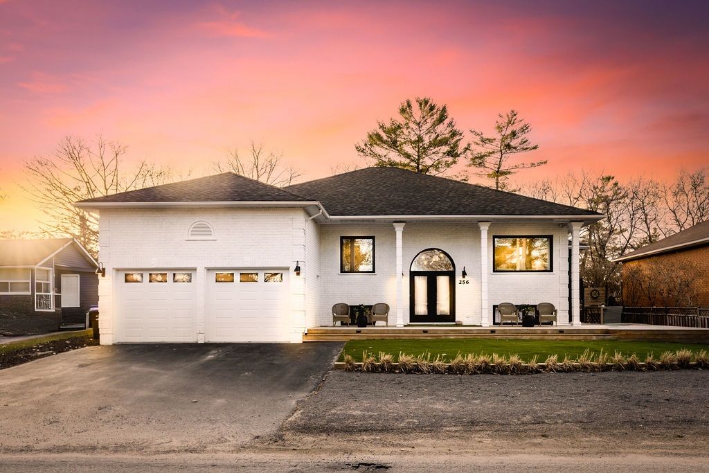 Stunning Six-Bedroom, Three-Bathroom Beach Villa