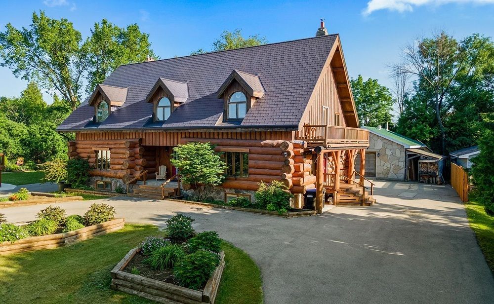 Charming Log Home Retreat