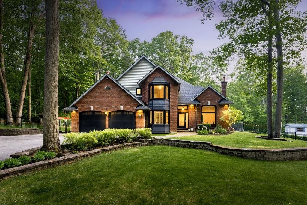 Luxury Estate Living On A Private 1.52 Acres