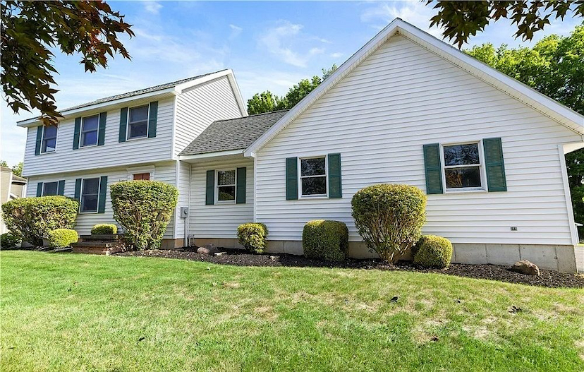 Your Dream Home! - (143 Applewood Dr)