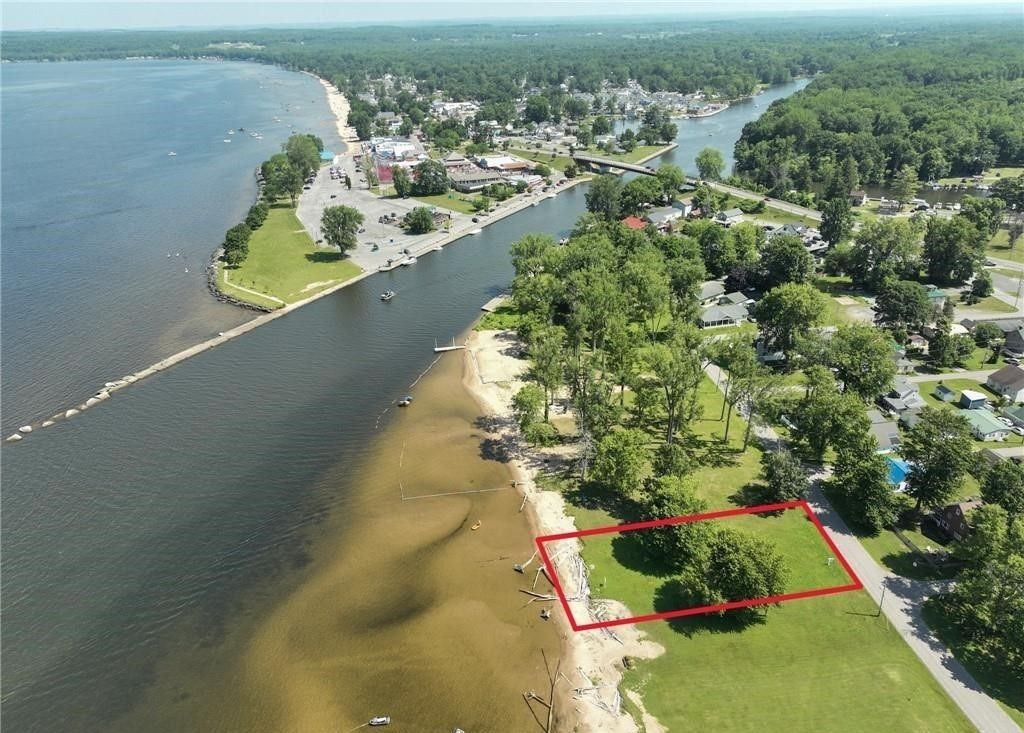 Rare Oneida Lake Frontage