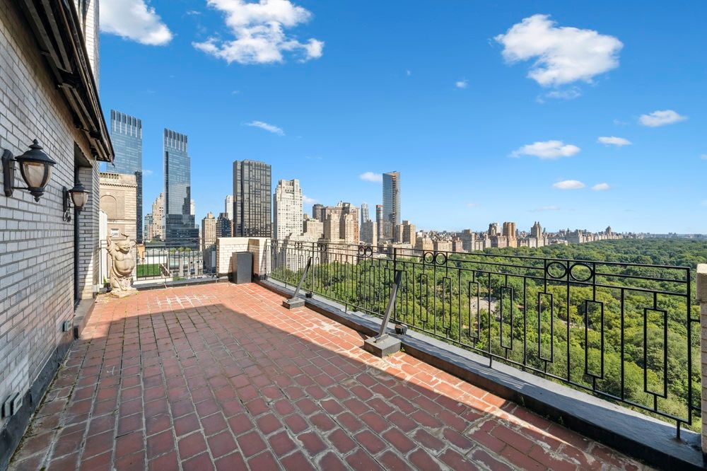 Panoramic Views Urban Oasis