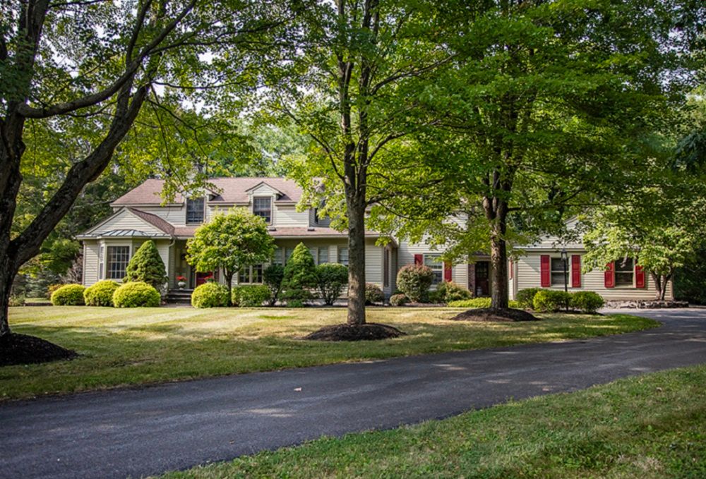 Private Retreat In Sought After Neighborhood