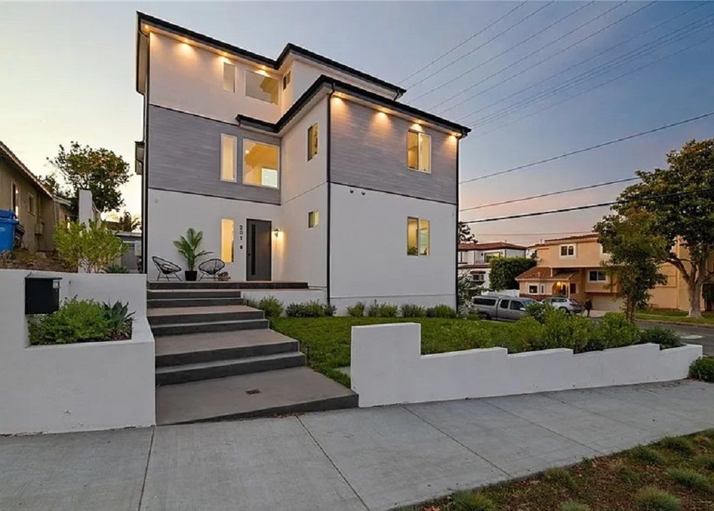 201 S Juanita Ave