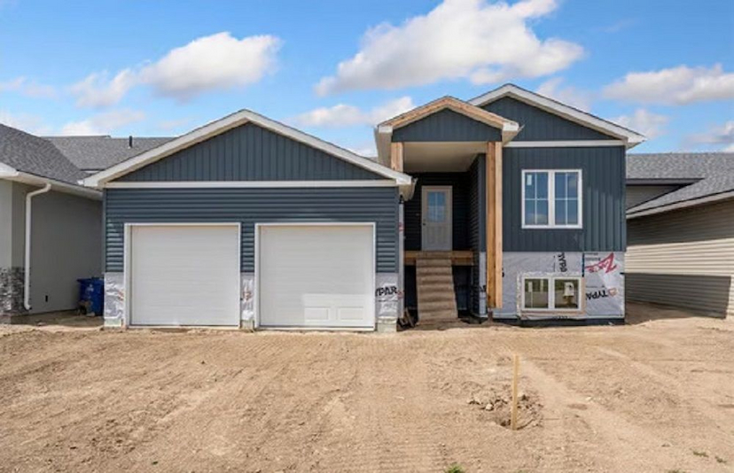 Luxury Living At Sunshine Meadows: Your New Family Home