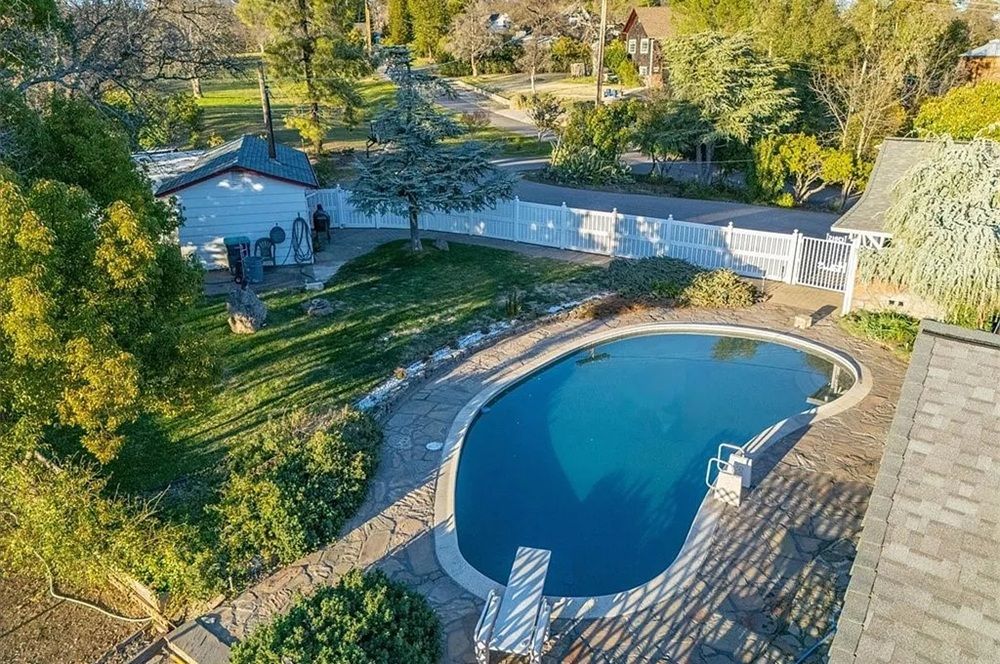 Luxury Meets Comfort Dive In!