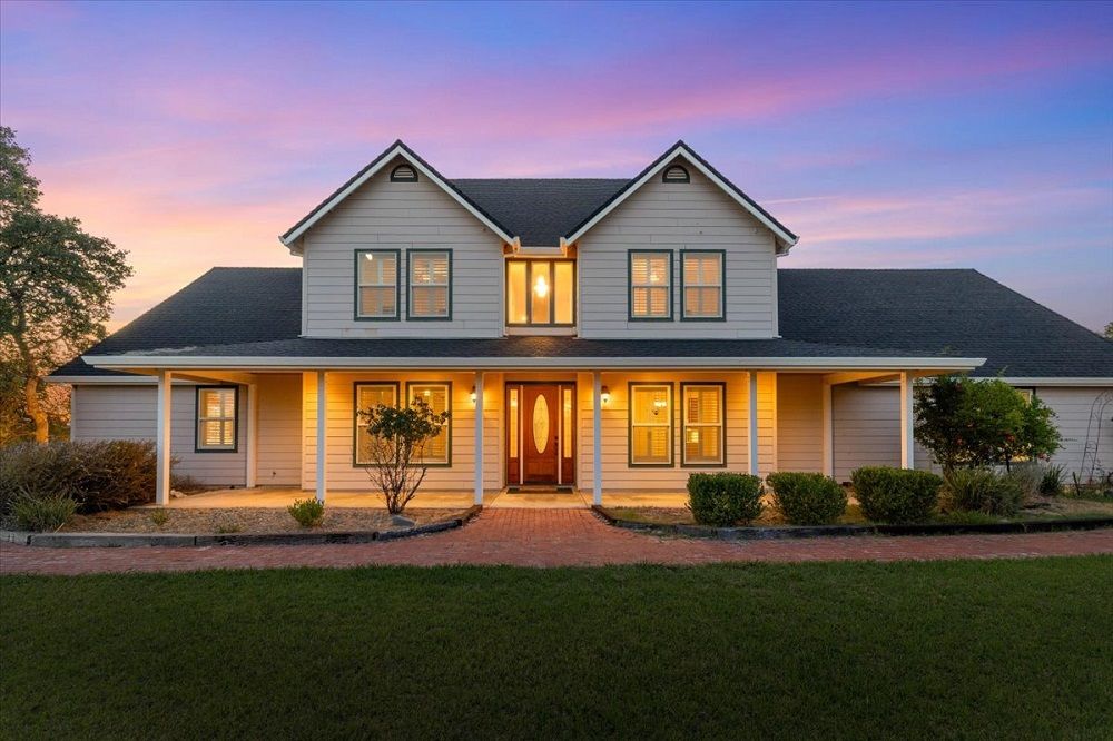 Custom-Built Country Estate On 7+ Acres