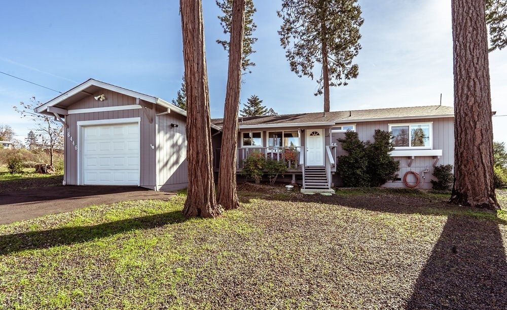 Home With Modern Upgrades And A Spacious Backyard