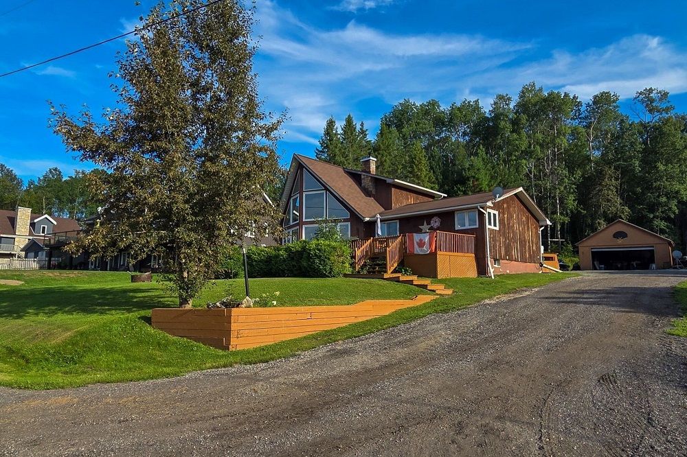 65 Lakeshore Avenue
