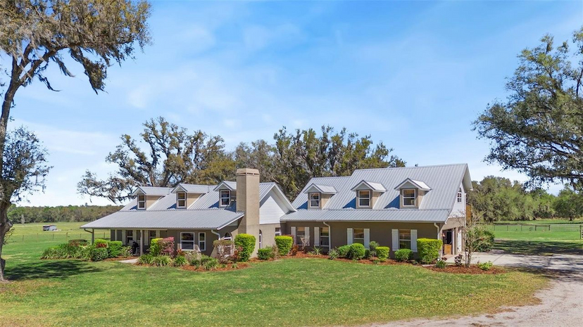 10 Acres With Direct Access To Miles Of Horse Trails. Farmhouse With Animals And Garden