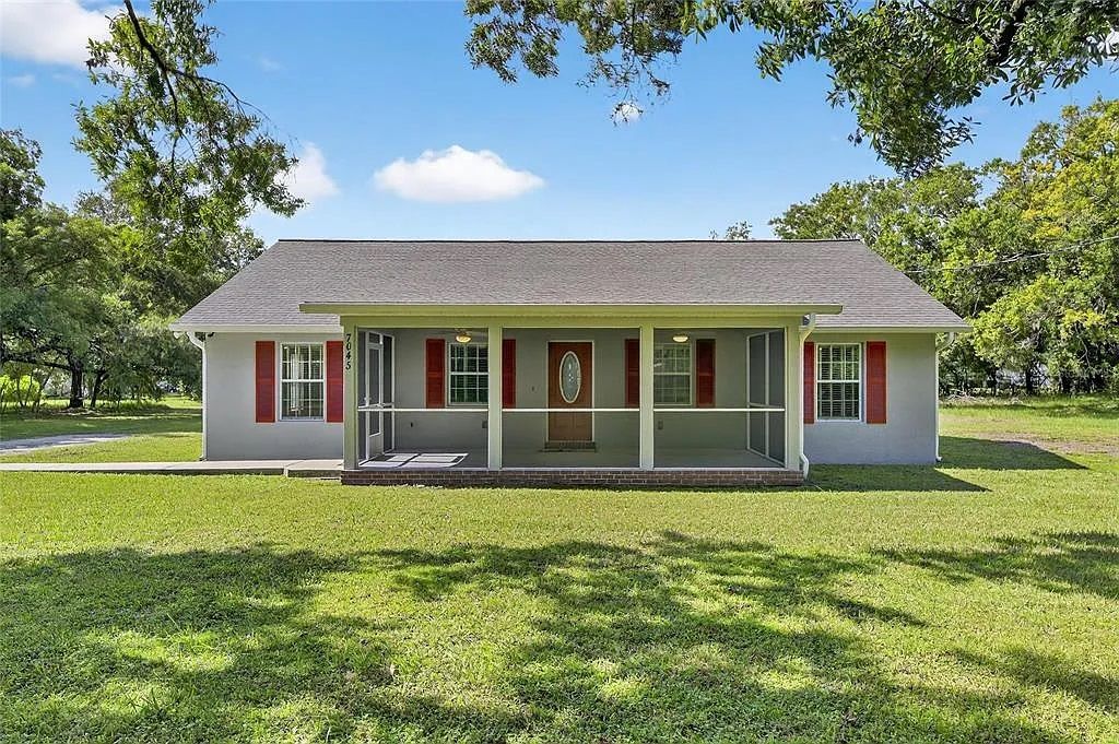 Country Charm On Nearly An Acre