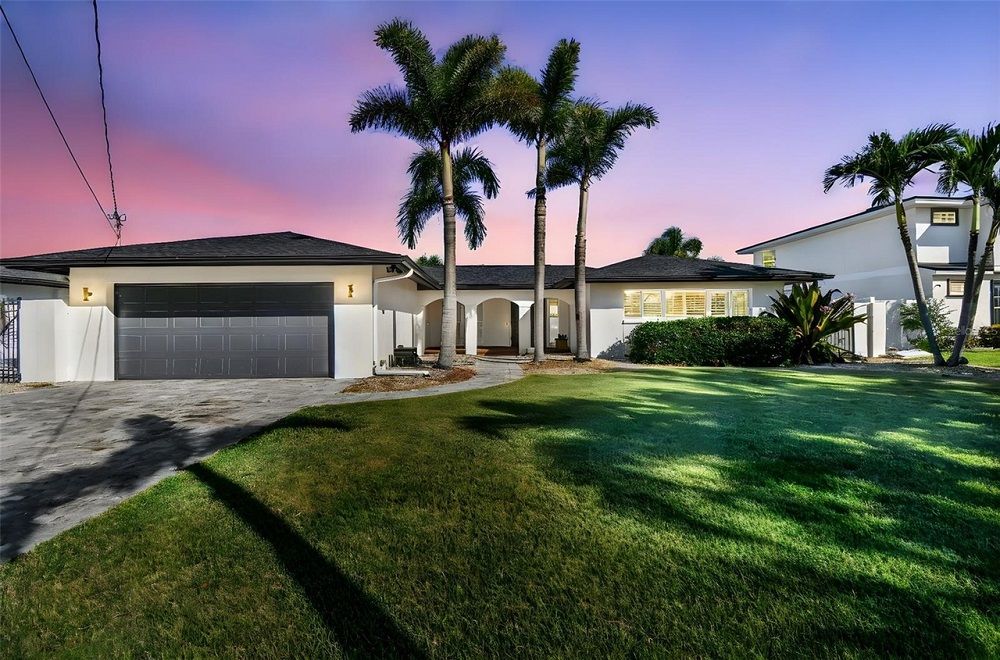 320 Palm Is NE