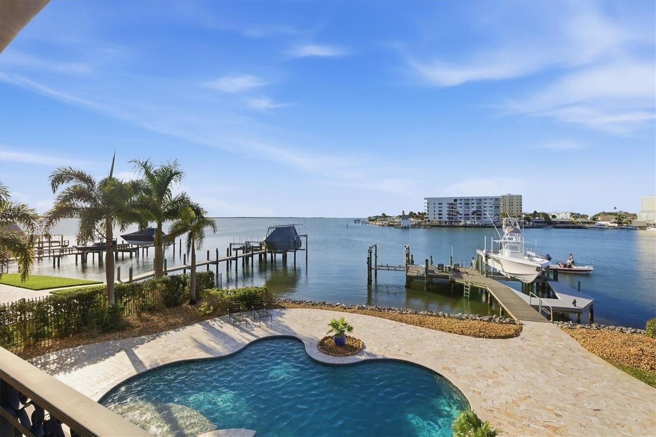 2484 Baywood Drive W