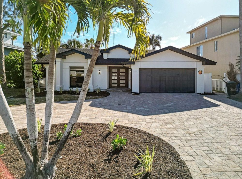 567 Baywood Drive S