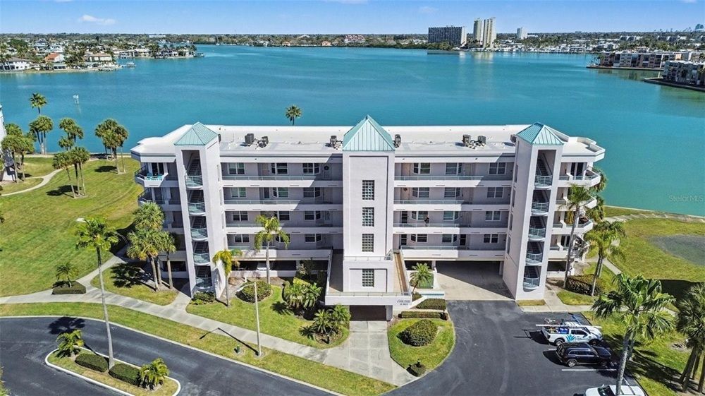 8021 Sailboat Key Blvd #304