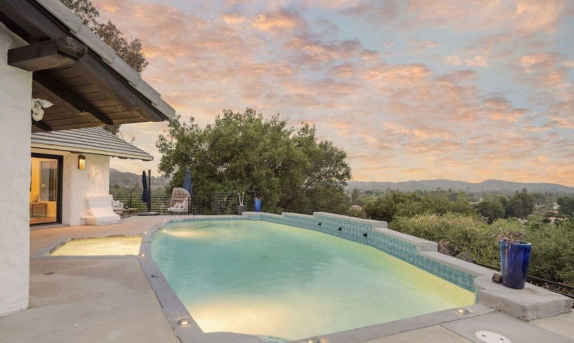 Contemporary Retreat With Panoramic Views