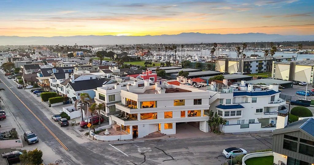 3300 Ocean Dr