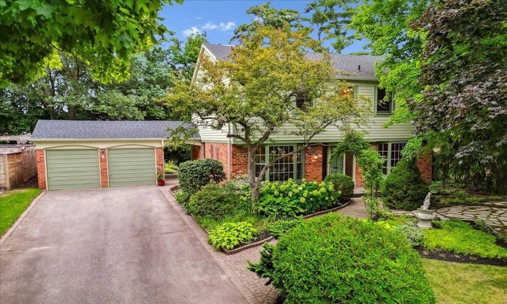 Timeless Mcclintock Home In Desirable Southeast Oakville
