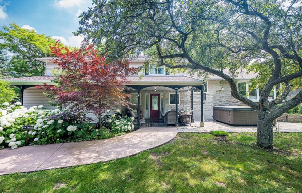 Private Country Estate In The Heart Of The City
