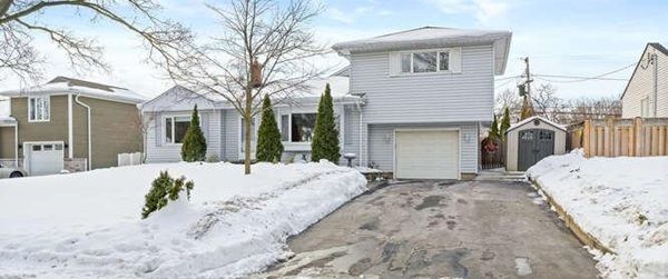 Tree-Lined Shoreacres Area - Burlington