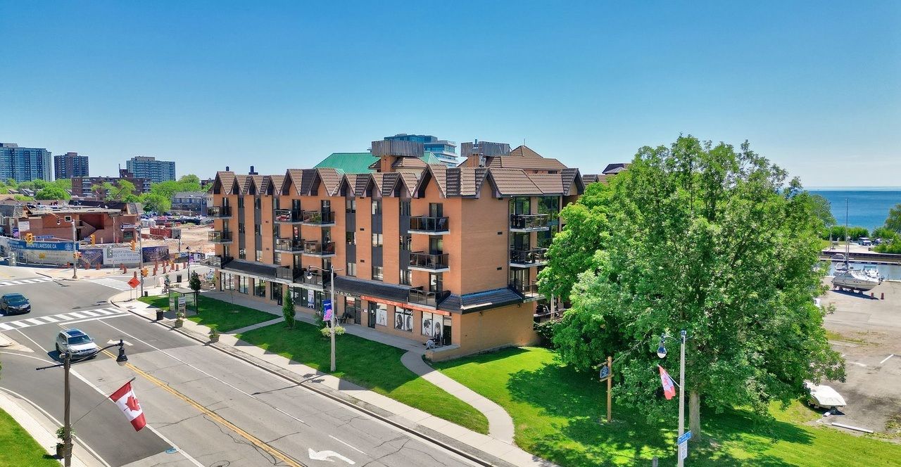 Boutique Lakefront Living
