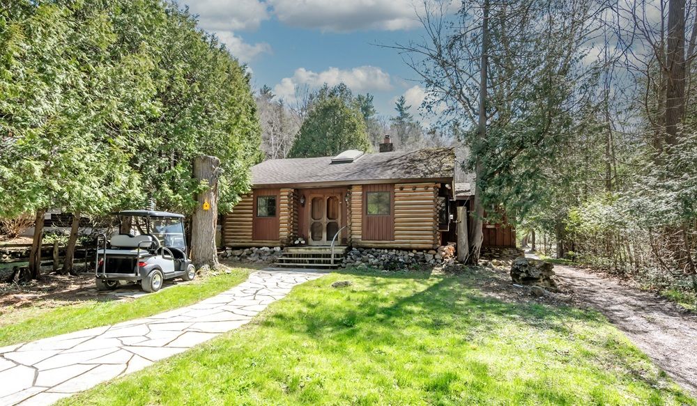 Cottage Living in Burlington
