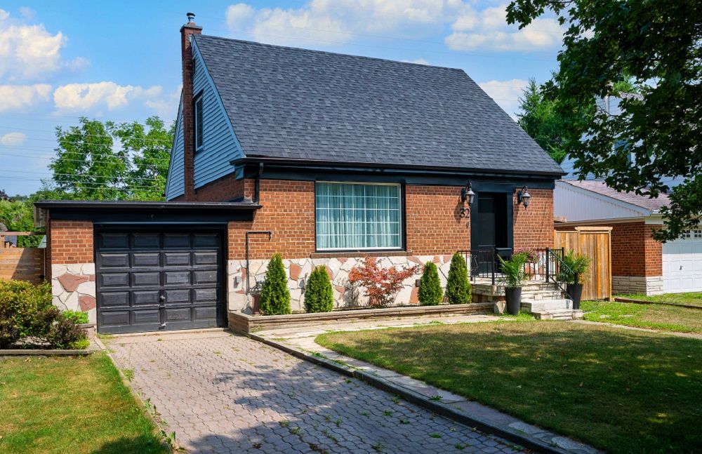 Prestigious Stonegate-Queensway Living