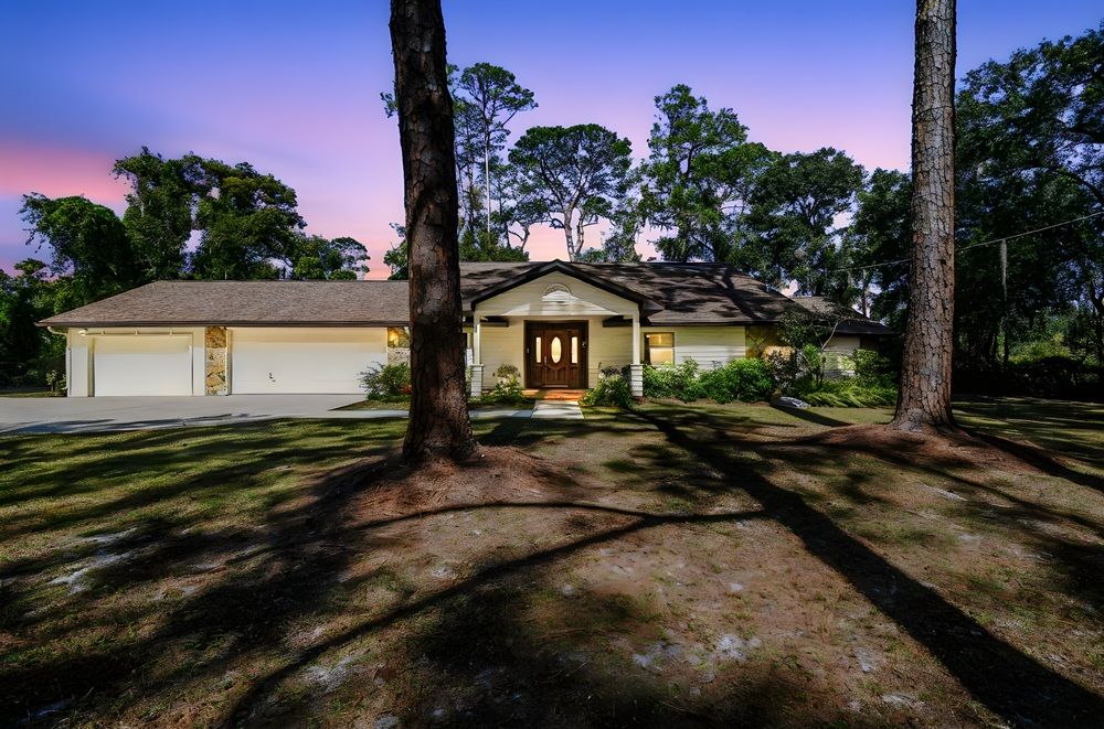 Rare Lakefront Property!