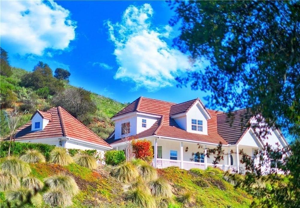 Gated Privacy Meets Low-Maintenance Luxury