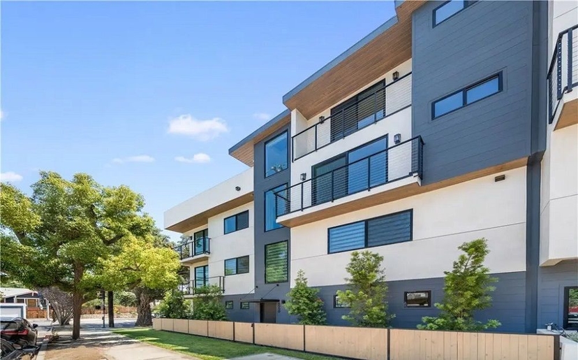 2 Brand-New Constructions In Highland Park Modern Architecture | No Shared Walls