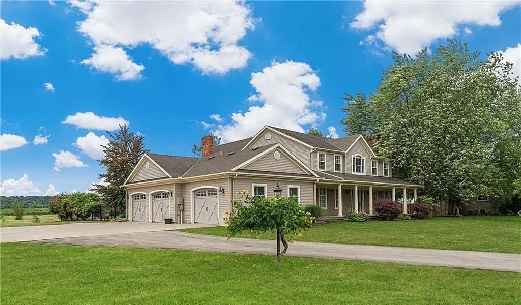 915 Queenston Road