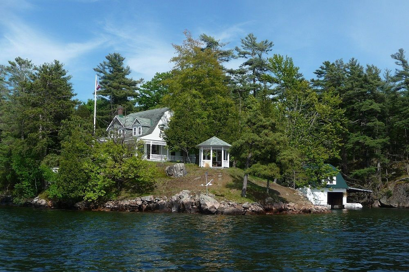 Magnificent 1000 Island Cottage