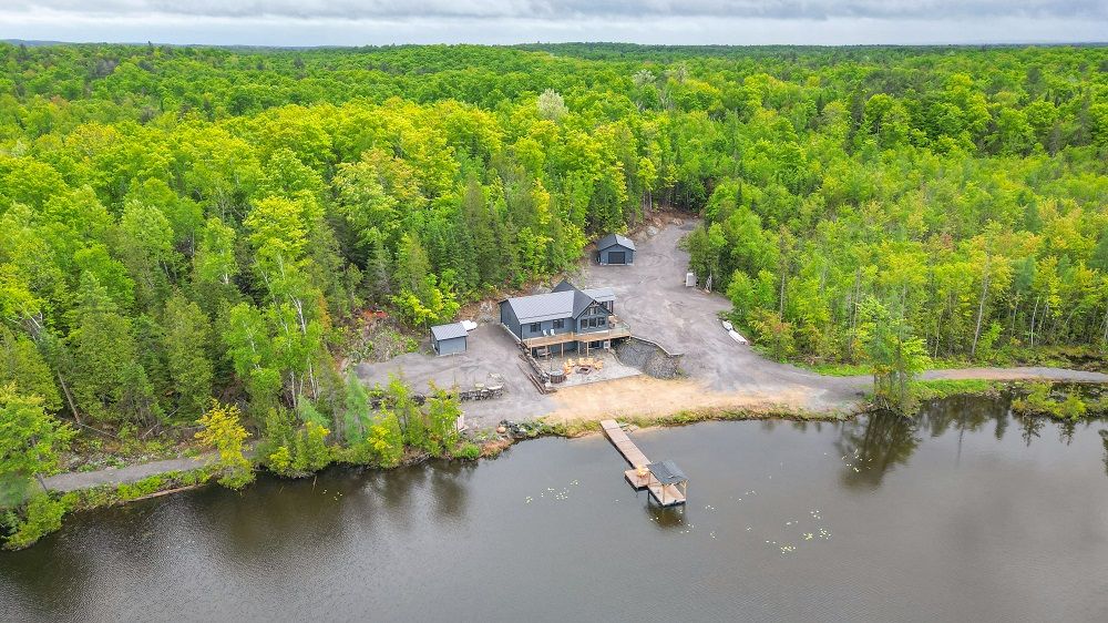 Beautiful Turn-Key Off-Grid Property