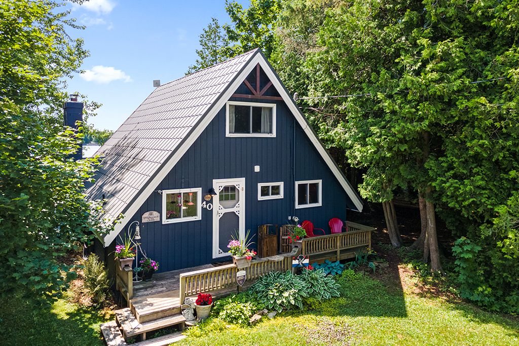 A-frame Cottage In Pike Bay