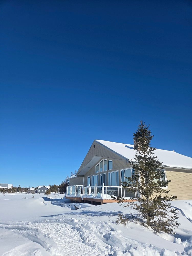 Welcome To Your Waterfront Haven
