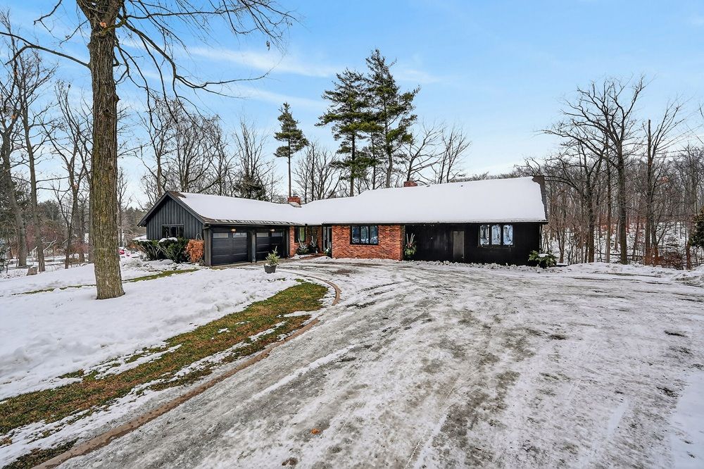 Luxury Bungalow Set On Over 2 Acres Of Private Property