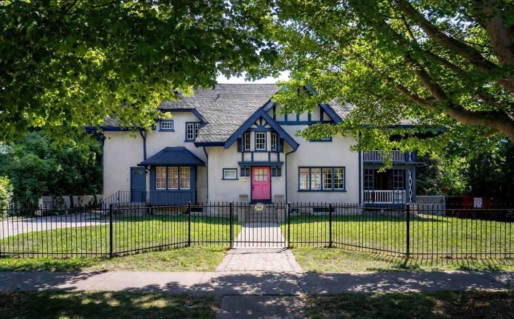 Luxury Estate Home In Old Town Niagara