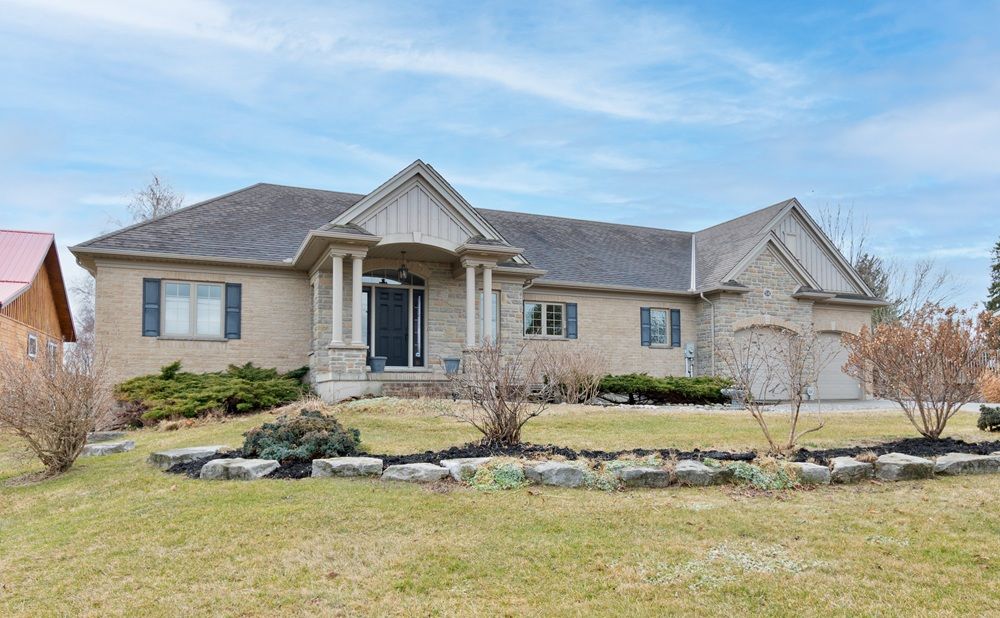 Custom Lakeview Luxury In Charming Port Burwell