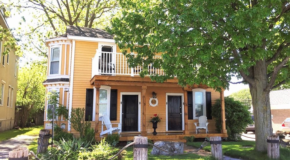 Canal Front Guest House/Duplex