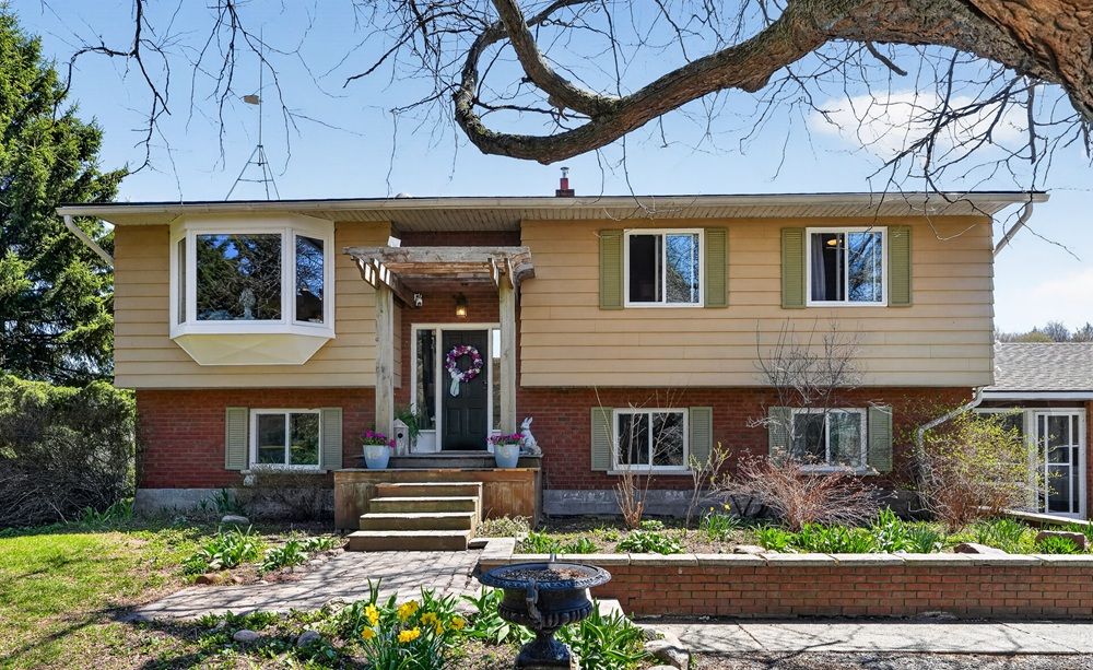 Charming Country Bungalow On 2 Acres