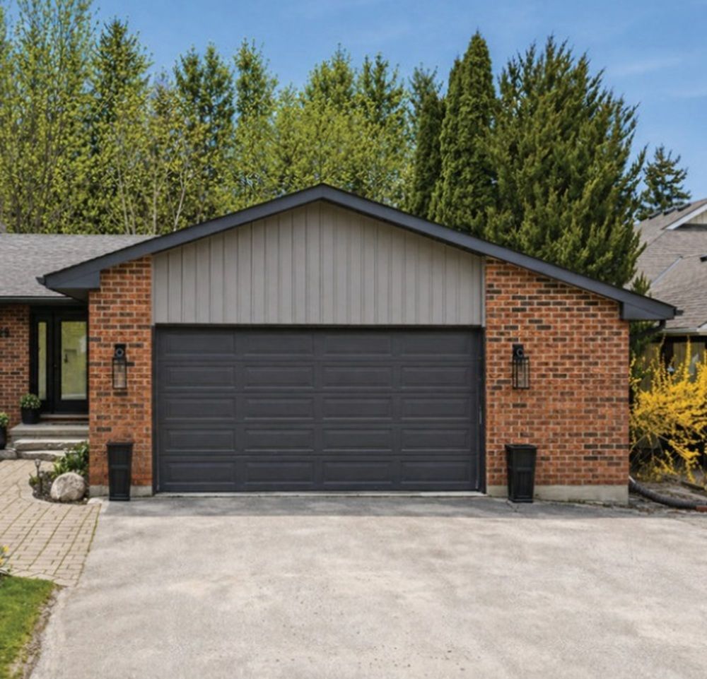 98 Moore Cres