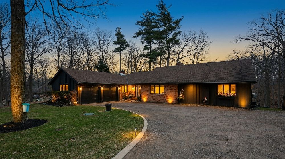 Custom-Built Luxury Bungalow On Over