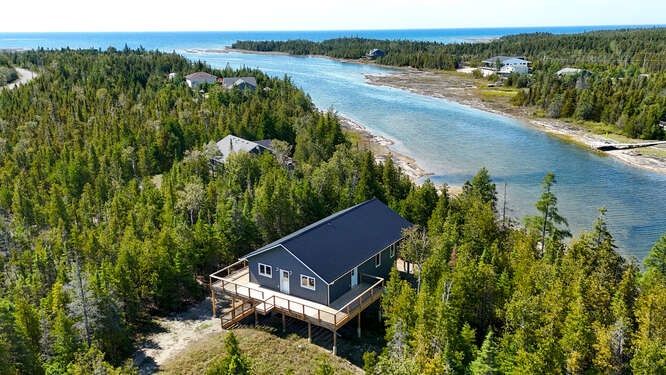 38 BAY SHORE AVENUE SOUTH TOBERMORY