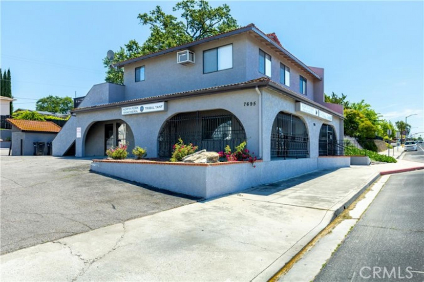 7695 El Camino Real