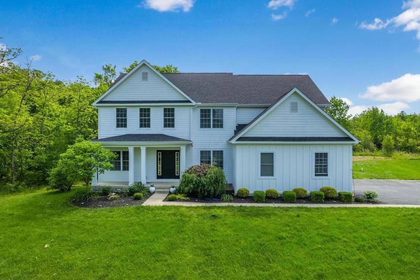 1498 Winding Oak