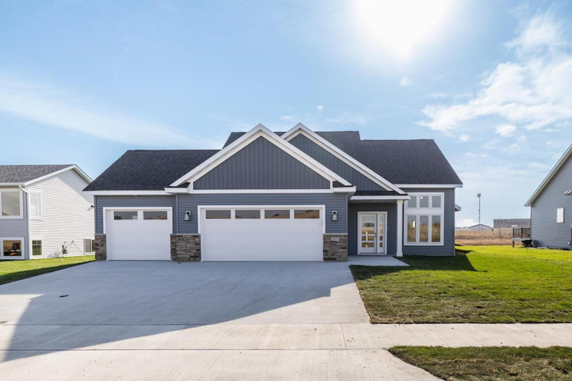 2415 Elk Run
