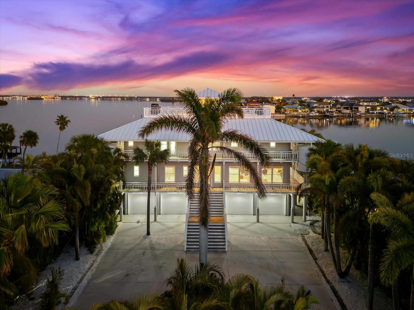 899 BAY ESPLANADE