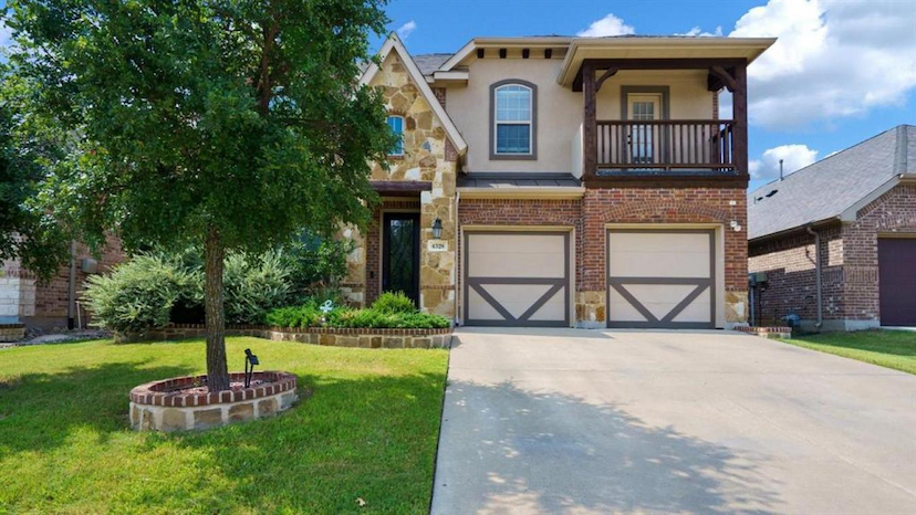 4328 Oak Chase