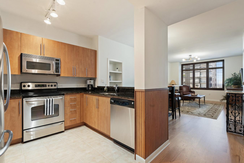 Downtown One Bedroom/One Bath + Den