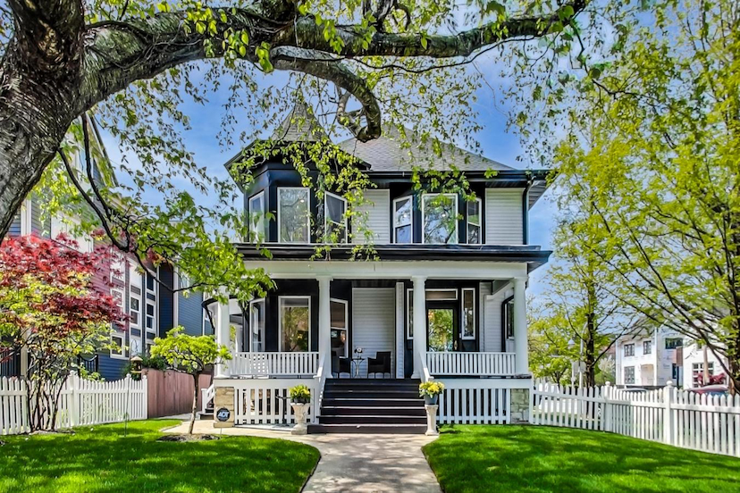 4556 N. Damen Avenue